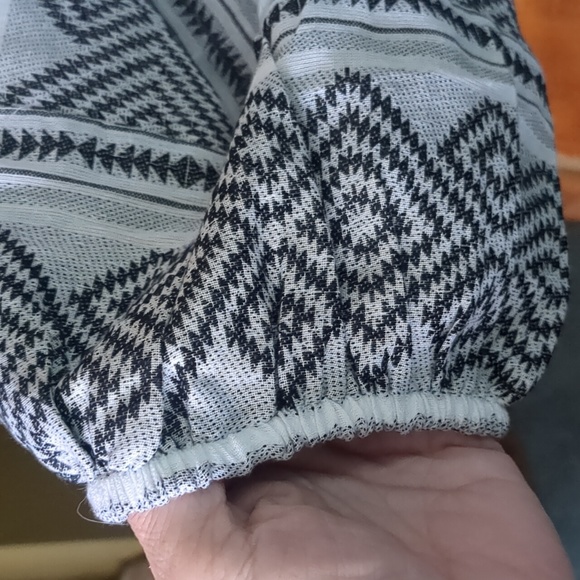 DEX* plus size 1x jacquard v neck top 3/4 sleeve slit sides - Picture 3 of 15